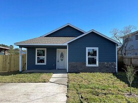 1941 Crestmont St in Corpus Christi, TX - Building Photo