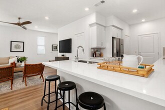 1399 E 23rd St in Signal Hill, CA - Foto de edificio - Building Photo
