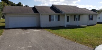 330 Colonial Heights Rd in Glasgow, KY - Building Photo