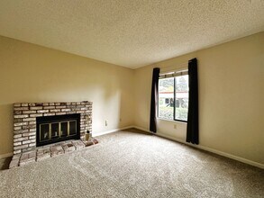 180 Park Place Dr in Petaluma, CA - Building Photo - Building Photo