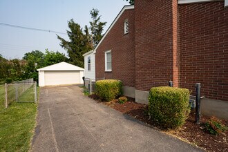 218 Bramton Rd in Louisville, KY - Building Photo - Building Photo