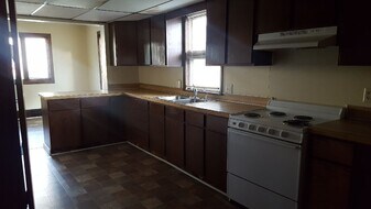 1122 Wellington St in Waterloo, IA - Building Photo