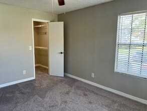 345 Lakepointe Dr, Unit 204 in Altamonte Springs, FL - Foto de edificio - Building Photo