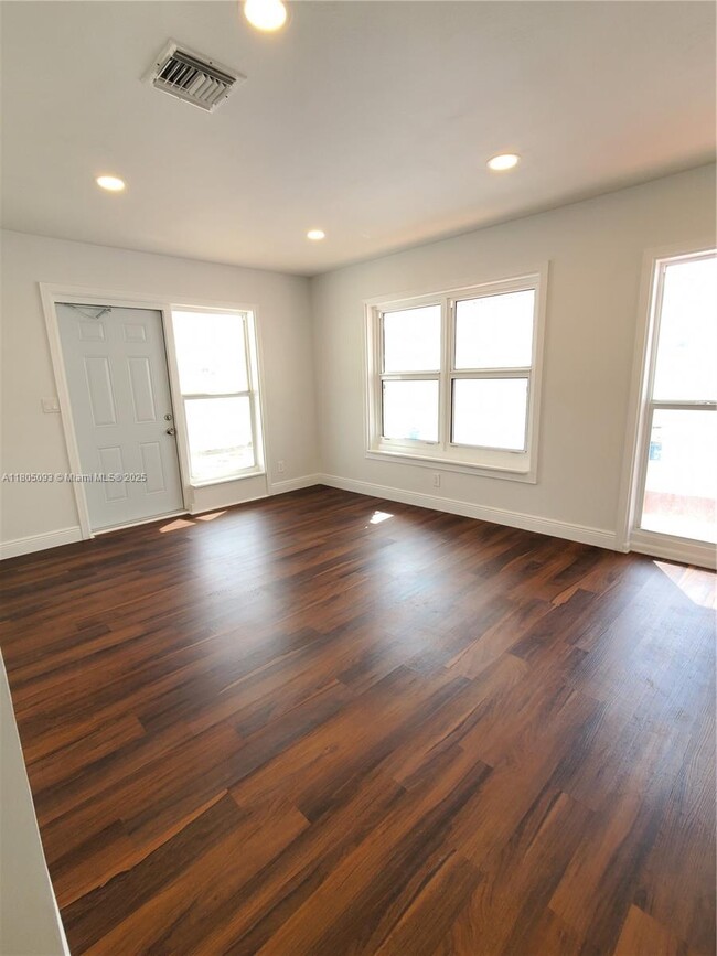 2407 Scott St in Hollywood, FL - Building Photo - Building Photo