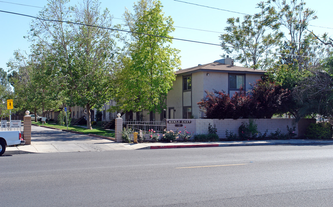 Menlo East in Hemet, CA - Foto de edificio