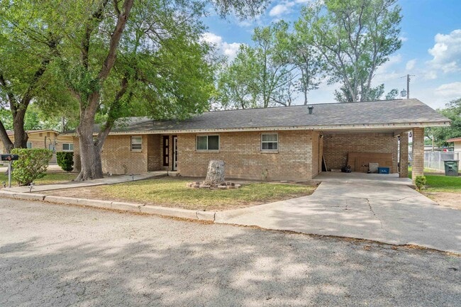 105 Delmar Ln in Del Rio, TX - Building Photo - Building Photo