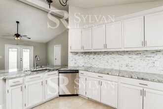 801 Long Lake Dr in Jacksonville, FL - Building Photo - Building Photo