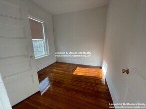 146 Oxford St, Unit 8 in Somerville, MA - Building Photo - Building Photo