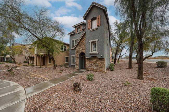 5744 S 21st Pl in Phoenix, AZ - Building Photo - Building Photo