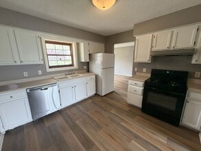 621 Goldenview Dr in Champaign, IL - Building Photo - Building Photo