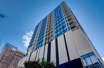 1211 Caroline St in Houston, TX - Building Photo - Building Photo