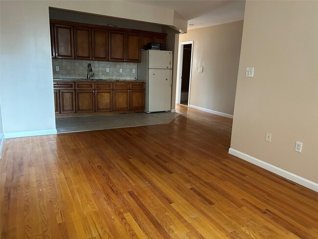 property at 1284 Arnow Ave