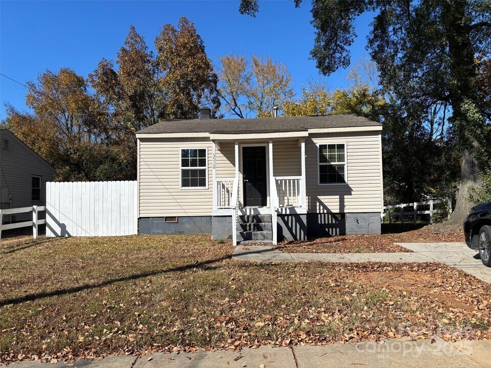 3512 Jonquil St in Charlotte, NC - Building Photo