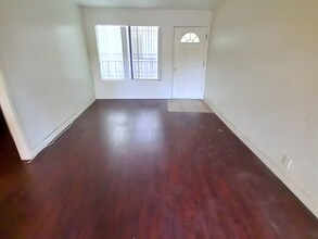 1080 Temple Ave, Unit 102 in Long Beach, CA - Foto de edificio - Building Photo