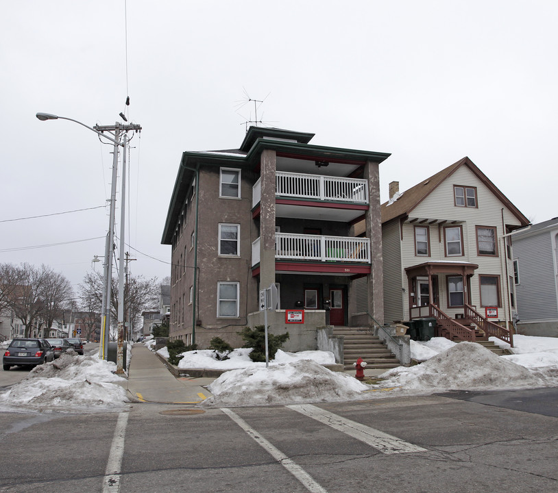 501 W Main St in Madison, WI - Building Photo