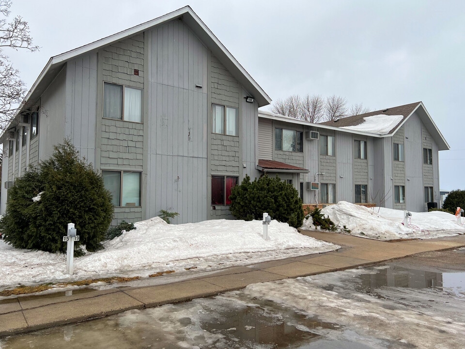 10 12th Ave NE in Elbow Lake, MN - Building Photo