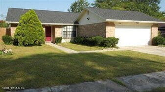 6234 Cranberry Ln E in Jacksonville, FL - Building Photo