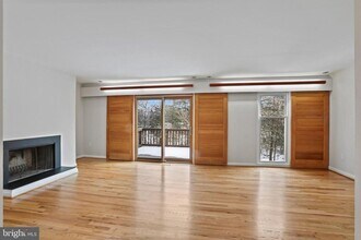 1644 Wainwright Dr in Reston, VA - Building Photo - Building Photo