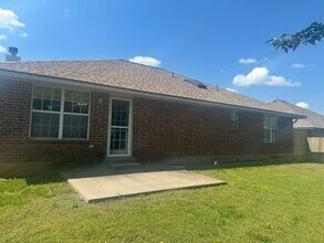 333 E Magnolia Terrace in Mustang, OK - Building Photo - Building Photo