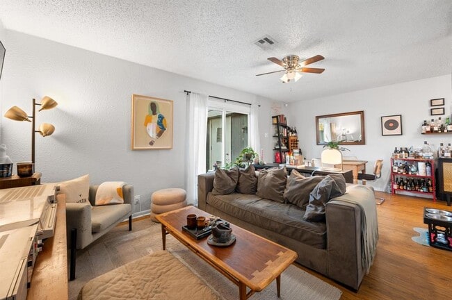 5000 West Gate Blvd in Austin, TX - Building Photo - Building Photo