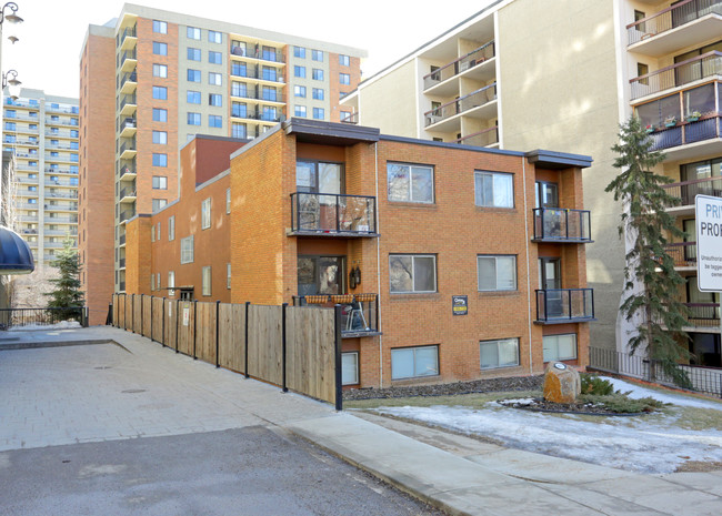 9813 104th St NW in Edmonton, AB - Building Photo - Building Photo
