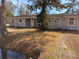 628 Truman St in Cleveland, TX - Building Photo