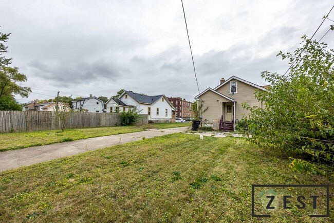 PRE LEASING! Beautiful 3 BEDROOM! in Detroit, MI - Building Photo - Building Photo
