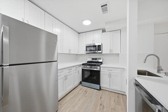 3037 N Southport Ave, Unit 2R in Chicago, IL - Building Photo - Building Photo