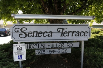 Seneca Terrace in Milwaukie, OR - Foto de edificio - Building Photo