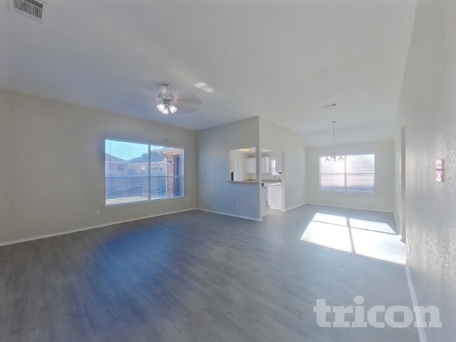 932 Crowder Dr in Crowley, TX - Foto de edificio - Building Photo