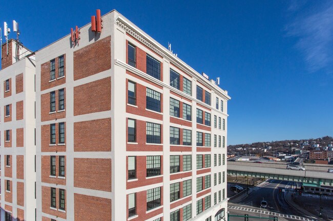 Edge Union Station in Worcester, MA - Foto de edificio - Building Photo