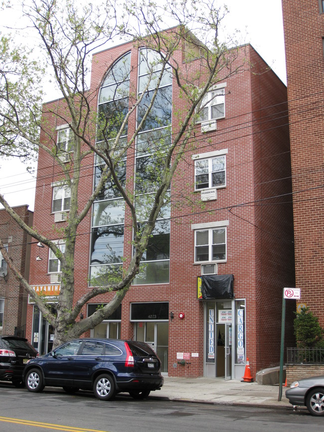 40-21 69th St in Flushing, NY - Building Photo - Building Photo