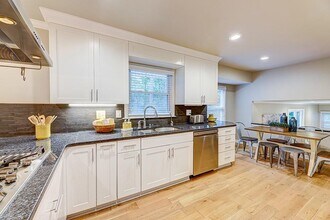 1185 Lake Colony Dr in Marietta, GA - Building Photo - Building Photo