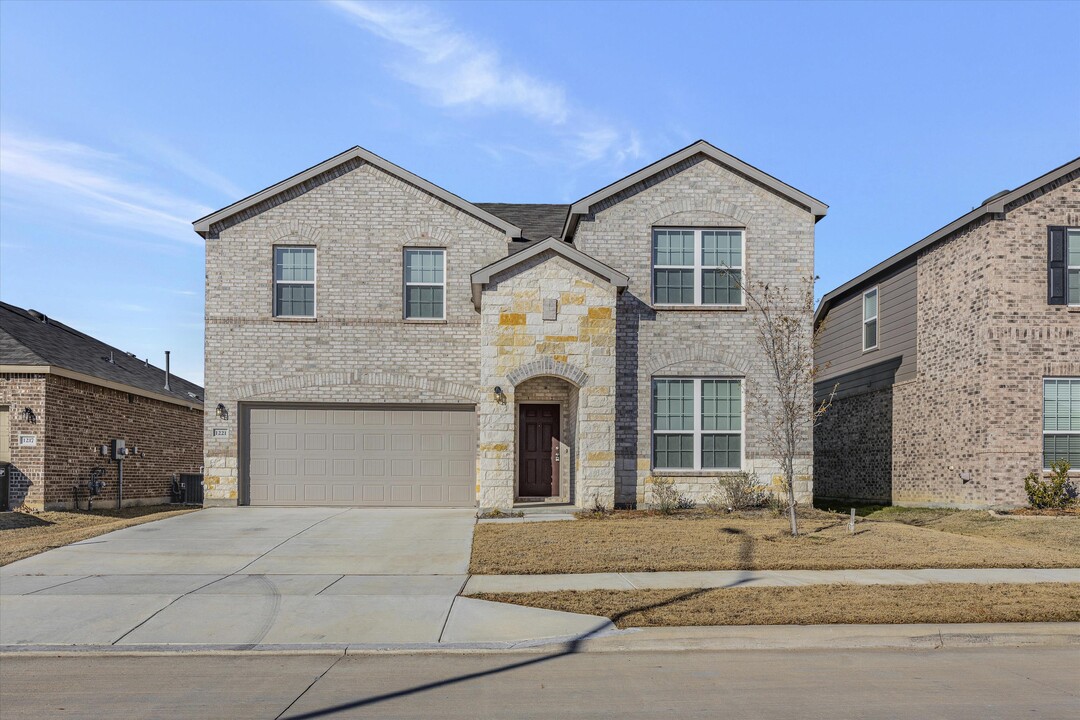 1221 Lackley Dr in Fort Worth, TX - Building Photo