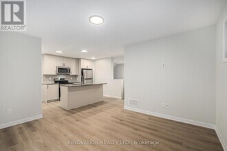801 Glenroy Gilbert Dr in Ottawa, ON - Building Photo - Building Photo