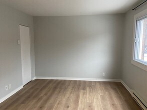 1112 Jardin Rue in Montréal, QC - Building Photo - Building Photo
