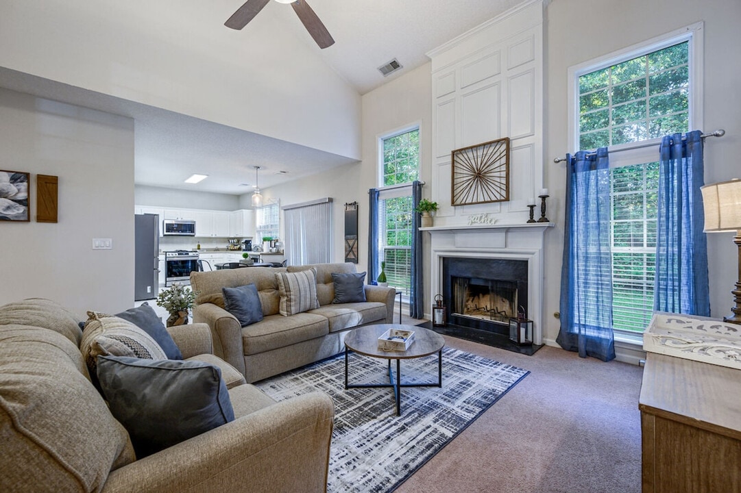 206 Persimmon Tr in Woodstock, GA - Building Photo