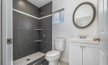 6511 Clybourn Ave, Unit 6513 in North Hollywood, CA - Building Photo - Building Photo