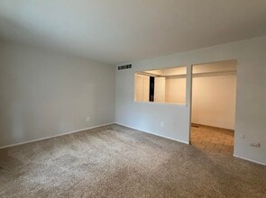 519 Longshore Dr in Ann Arbor, MI - Building Photo - Building Photo