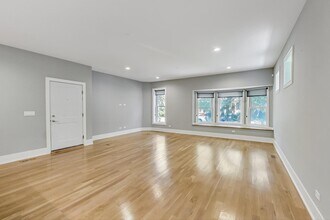 1515 W Sunnyside Ave in Chicago, IL - Building Photo - Building Photo