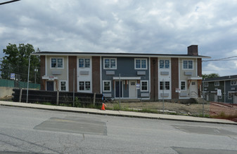 68 Lawn Ave in Stamford, CT - Foto de edificio - Building Photo