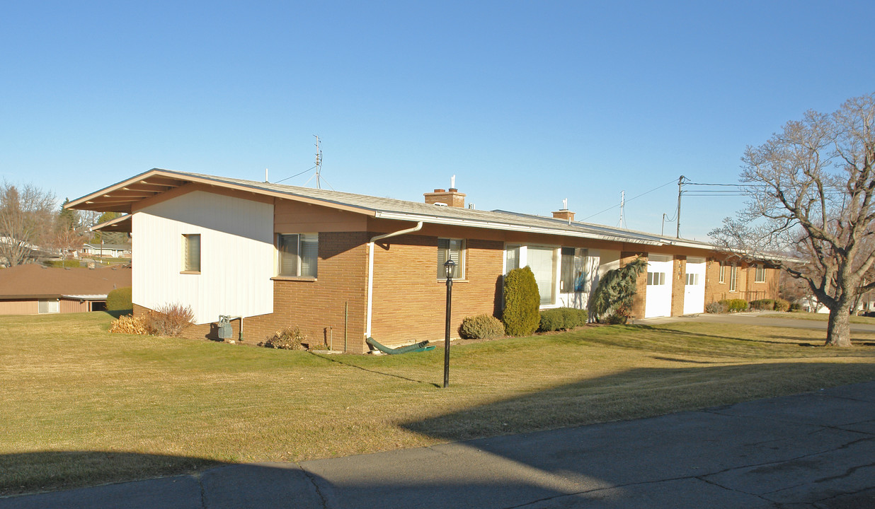 3807 Eastview Dr in Yakima, WA - Building Photo