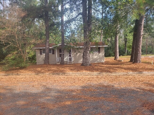 1420 Fletcher St in Jasper, TX - Foto de edificio - Building Photo