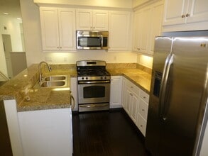 416 W Linden Dr, Unit River Bend in Orange, CA - Building Photo - Building Photo