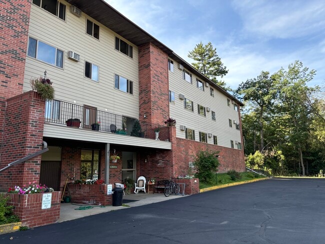 Highland Apartments in Walker, MN - Foto de edificio - Building Photo