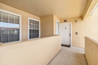 1030 Villagio Cir in Sarasota, FL - Building Photo - Building Photo