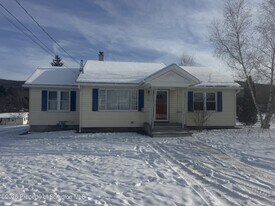 910 Bernard Ave in Chinchilla, PA - Building Photo