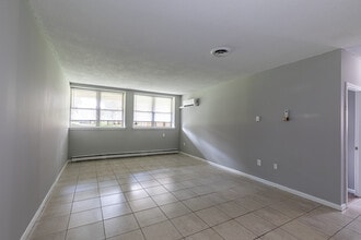 Cove West Hartford in West Hartford, CT - Foto de edificio - Interior Photo