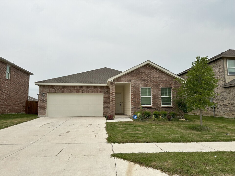 1529 Escondido Dr in Haslet, TX - Building Photo
