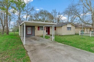3230 Virginia St in La Marque, TX - Building Photo - Building Photo
